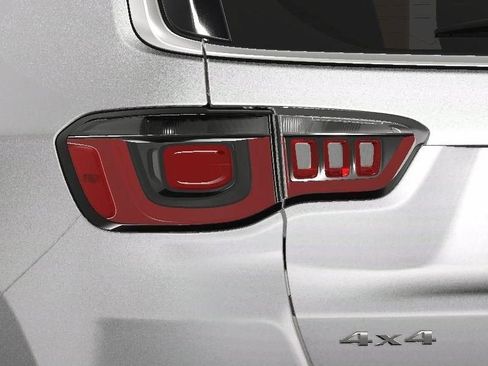 Certified 2025 Jeep Compass Latitude w/ Sun & Sound Group image 12