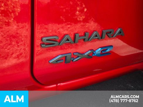 Used 2025 Jeep Wrangler Unlimited Sahara w/ Safety Group image 9