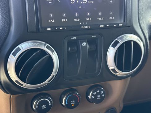 Used 2012 Jeep Wrangler Rubicon w/ PWR Convenience Group AWD/4WD image 20