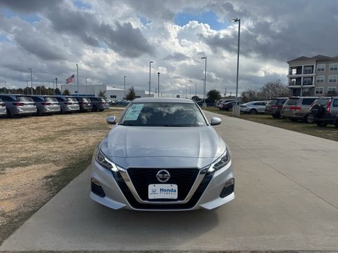 Used 2021 Nissan Altima 2.5 SV image 3