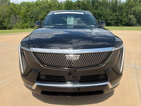 Certified 2025 Cadillac Escalade IQ Luxury 2 w/ LPO, Premium Carpet Package AWD/4WD image 8