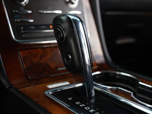 Used 2016 Lincoln Navigator Select RWD image 45