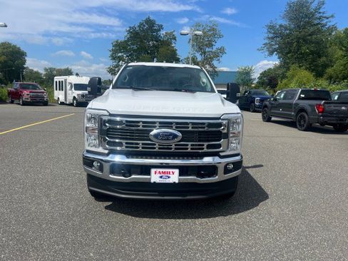 New 2026 Ford F350 XLT w/ FX4 Off-Road Package AWD/4WD image 2
