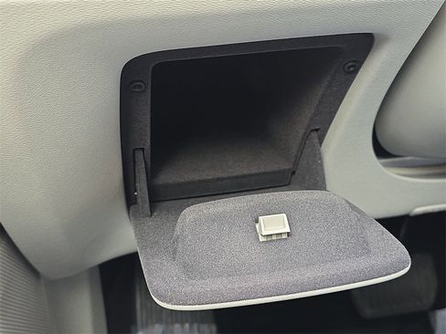 Used 2022 Volvo S90 B6 Momentum w/ Advanced Package image 29