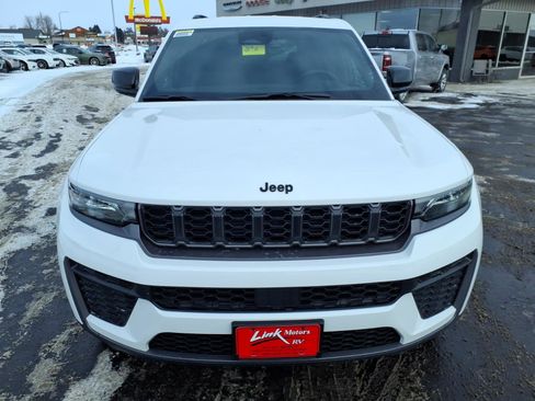 New 2026 Jeep Grand Cherokee Altitude AWD/4WD image 6