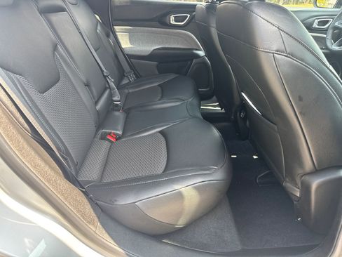 Used 2025 Jeep Compass Latitude image 15