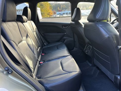 Certified 2025 Subaru Forester Limited image 12