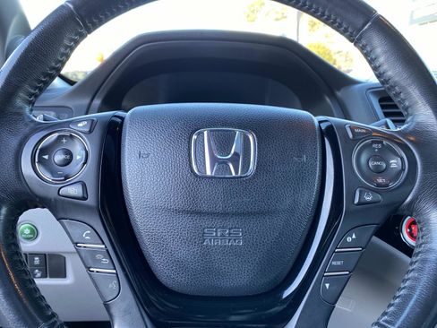 Used 2017 Honda Pilot Touring image 18