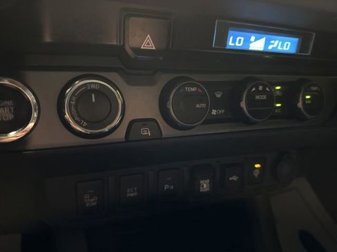Used 2023 Toyota Tacoma TRD Off-Road w/ Technology Package AWD/4WD image 12