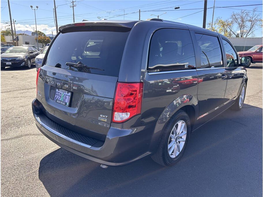 Used 2019 Dodge Grand Caravan SXT FWD image 5