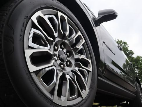 Used 2023 GMC Yukon Denali Ultimate AWD/4WD image 14