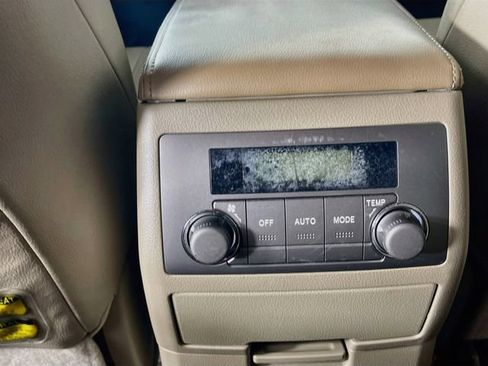 Used 2010 Toyota Highlander Limited w/ Extra Value Pkg 3 AWD/4WD image 29