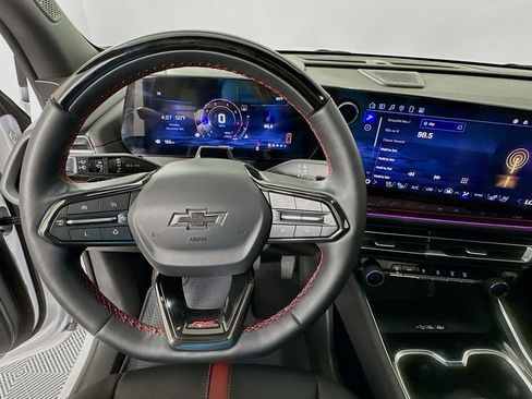 Used 2024 Chevrolet Traverse RS image 11