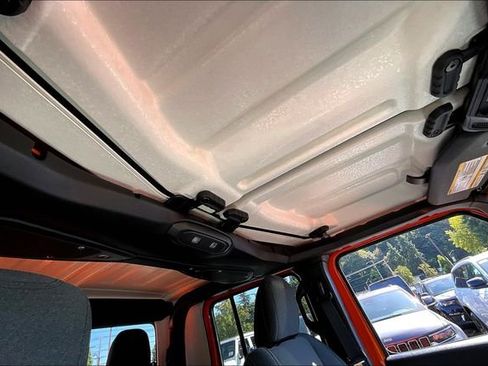 New 2025 Jeep Gladiator Sport image 24