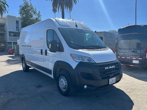 Used 2024 RAM ProMaster 2500 w/ Convenience Group FWD image 3