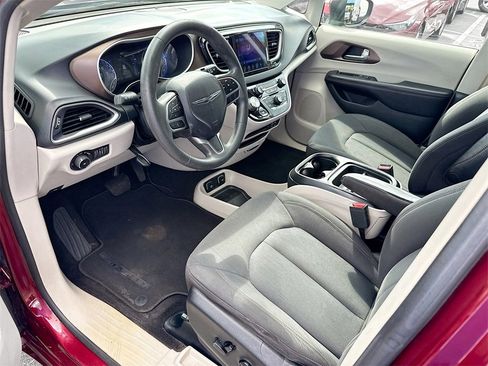 Used 2017 Chrysler Pacifica Touring Plus w/ Tire & Wheel Group image 25