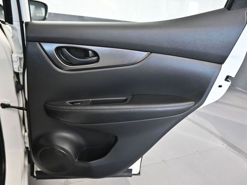 Used 2022 Nissan Rogue Sport S image 32