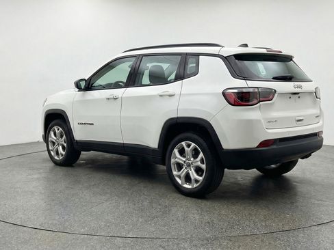 Used 2025 Jeep Compass Latitude AWD/4WD image 6