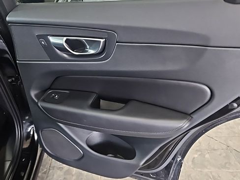 Used 2023 Volvo XC60 B5 Plus image 14