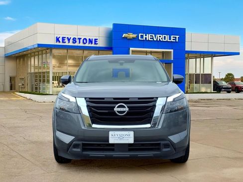 Used 2025 Nissan Pathfinder SV FWD image 2