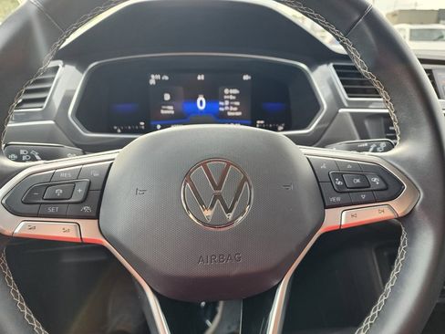 Used 2022 Volkswagen Tiguan SE image 19