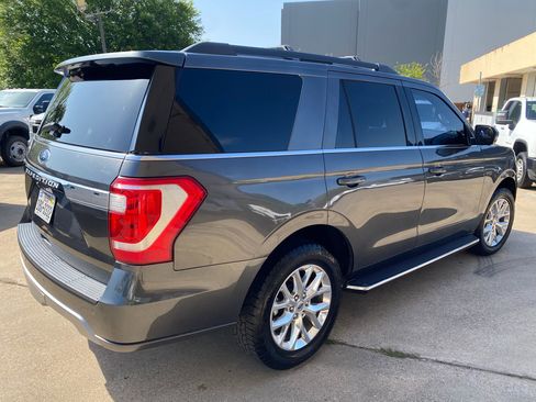 Used 2021 Ford Expedition XLT image 5