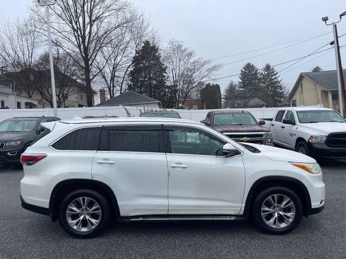 Used 2014 Toyota Highlander Plus AWD/4WD image 7