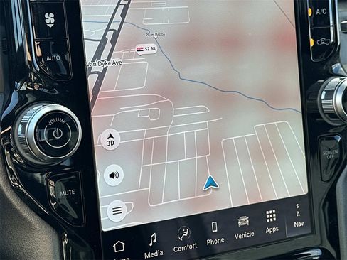 New 2026 RAM 1500 4x4 Crew Cab image 16