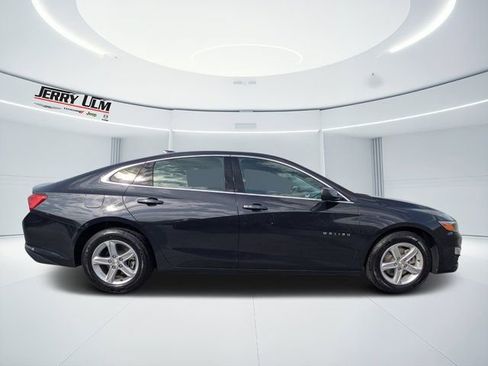 Used 2023 Chevrolet Malibu LT image 2
