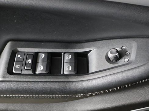 Used 2022 Jeep Grand Cherokee Limited image 38