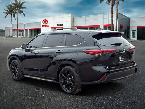 Used 2023 Toyota Highlander Bronze Edition image 4