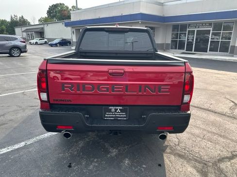 Used 2025 Honda Ridgeline Black Edition image 4