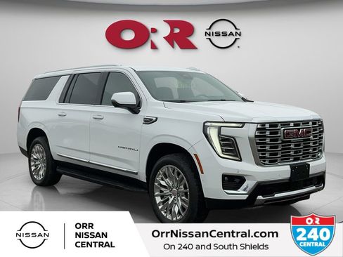 Used 2025 GMC Yukon XL Denali AWD/4WD image 3