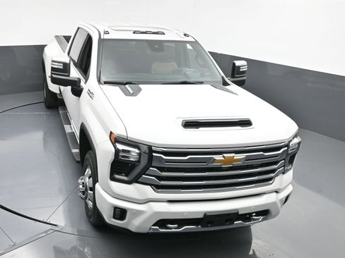 Used 2024 Chevrolet Silverado 3500 High Country w/ High Country Premium Package image 32