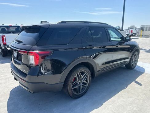 Used 2025 Ford Explorer ST-Line w/ ST-Line Street Pack AWD/4WD image 5