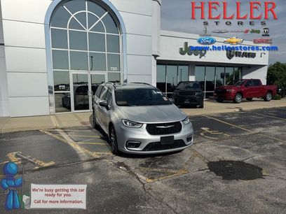 Used 2023 Chrysler Pacifica Pinnacle