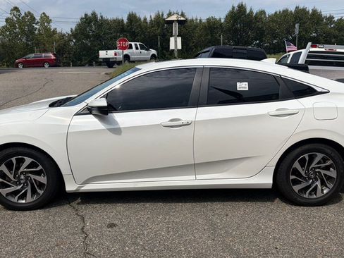 Used 2018 Honda Civic EX image 13