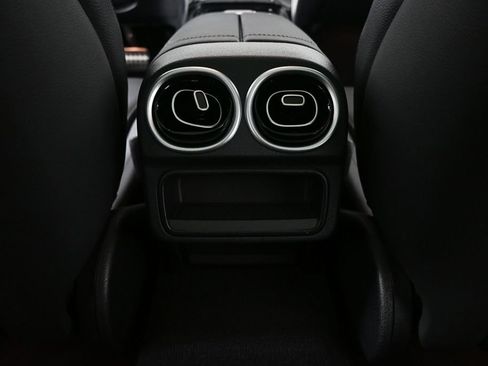 Used 2025 Mercedes-Benz C 300 Sedan image 17