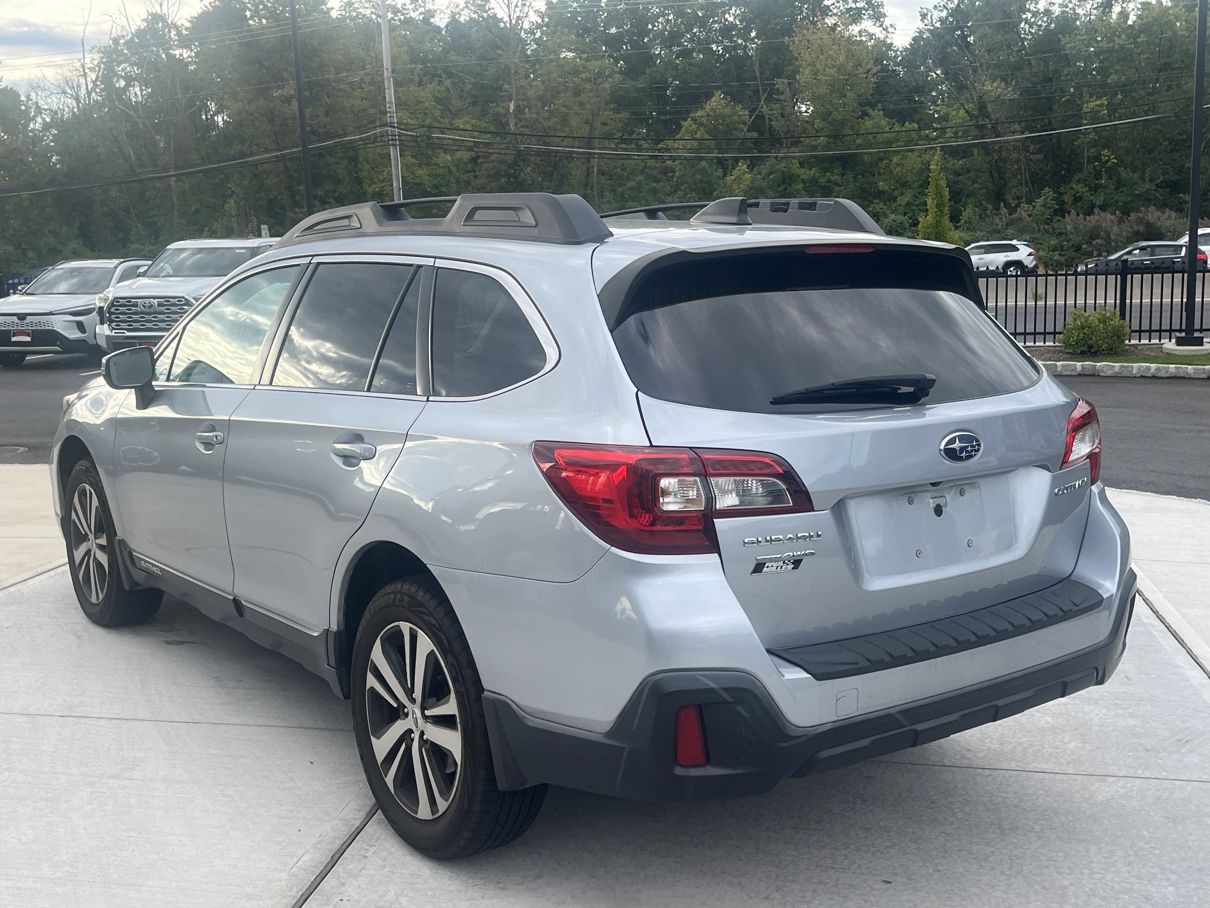 Used 2019 Subaru Outback 2.5i Limited w/ Popular Package #2 AWD/4WD image 4