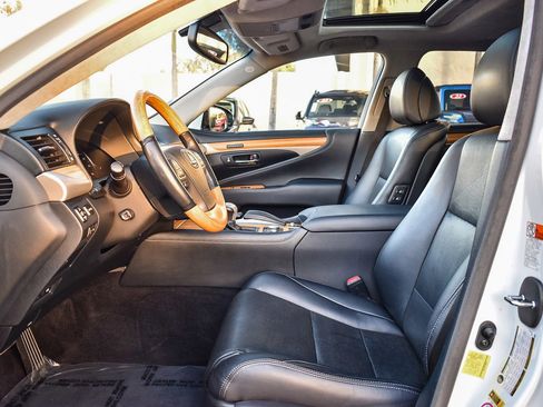 Used 2015 Lexus LS 460 L image 17