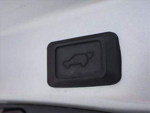 Used 2021 Toyota RAV4 XLE w/ Convenience Package AWD/4WD image 7
