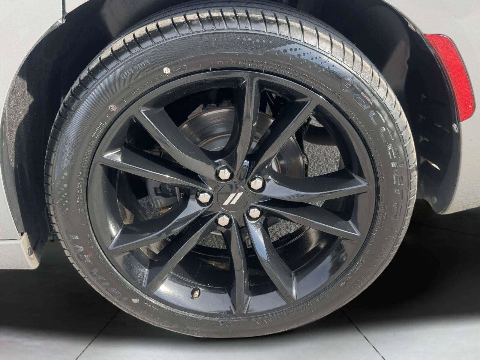 Used 2018 Dodge Charger SXT w/ Blacktop Package RWD image 45