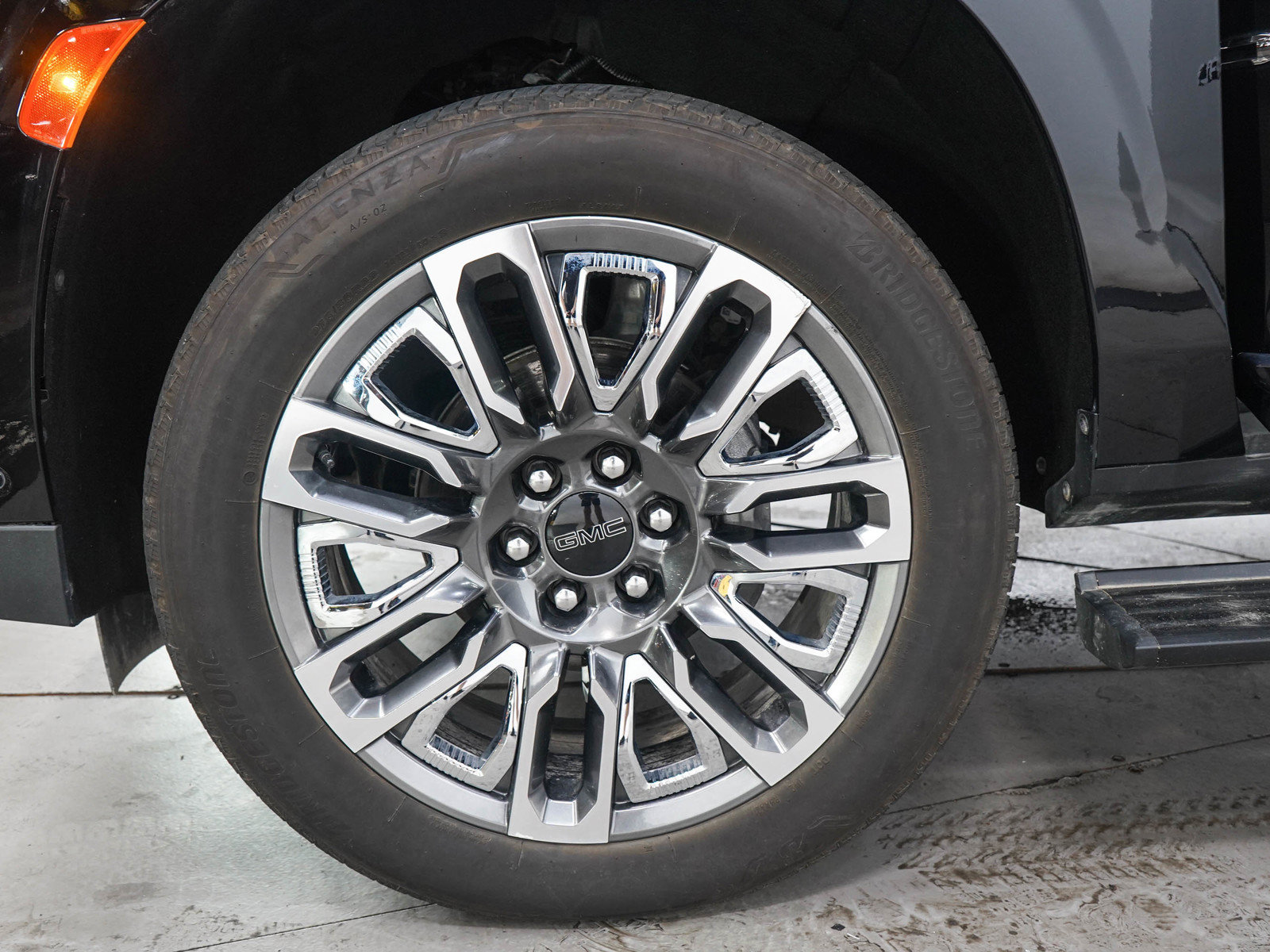 Used 2024 GMC Yukon Denali Ultimate AWD/4WD image 32