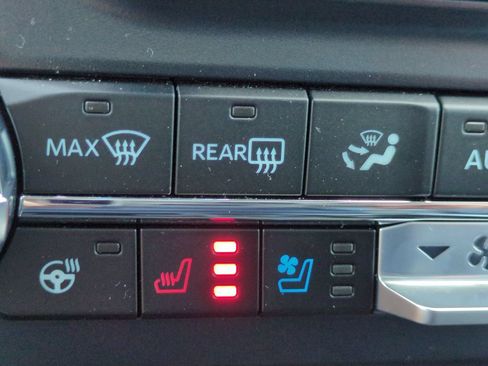 Certified 2024 Ford F250 Lariat w/ Lariat Ultimate Package AWD/4WD image 28