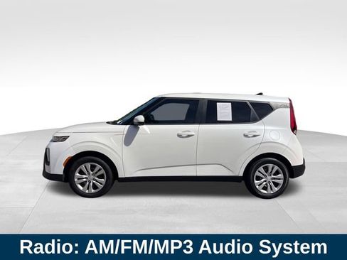 Used 2021 Kia Soul LX image 2