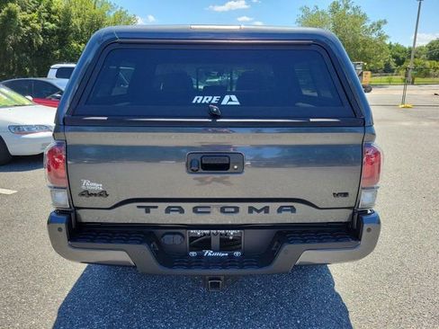 Used 2022 Toyota Tacoma Limited w/ Nightshade Package AWD/4WD image 11