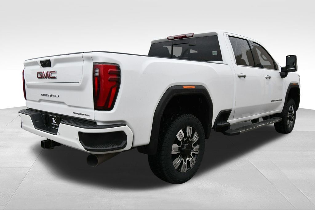 Used 2024 GMC Sierra 3500 Denali w/ Technology Package AWD/4WD image 9