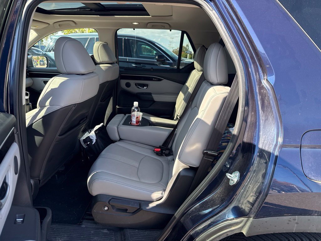 Used 2023 Honda Pilot Touring image 5