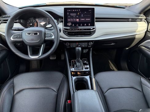 Certified 2024 Jeep Compass Limited image 10