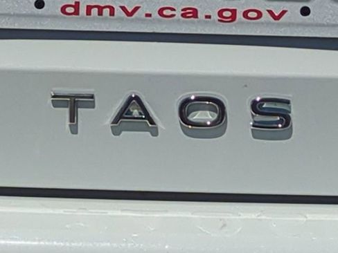 Used 2025 Volkswagen Taos SE FWD image 10